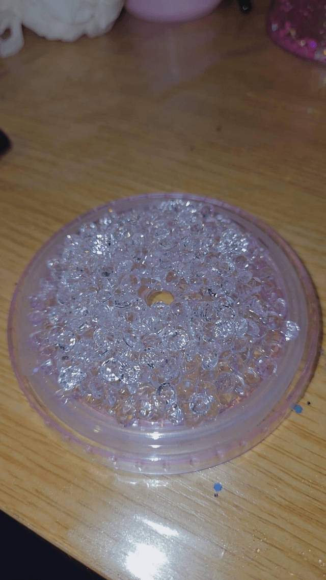 Decorated lid 